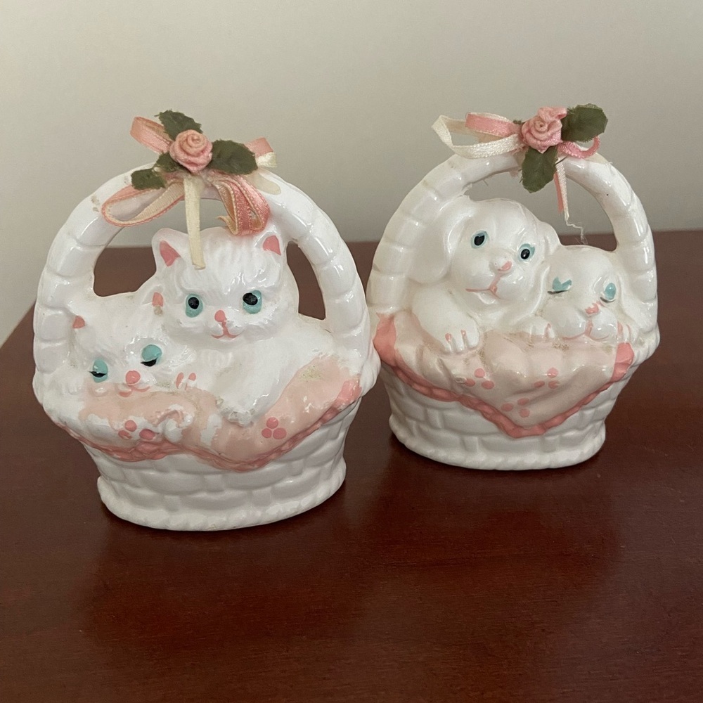 🩵 Vintage Kittens and Puppies in Ceramic Baskets Pink Blankets Triplets Inc 1990